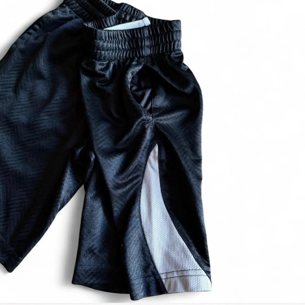 Old Navy Boys Active Go-Dry Mesh Shorts - Size 5